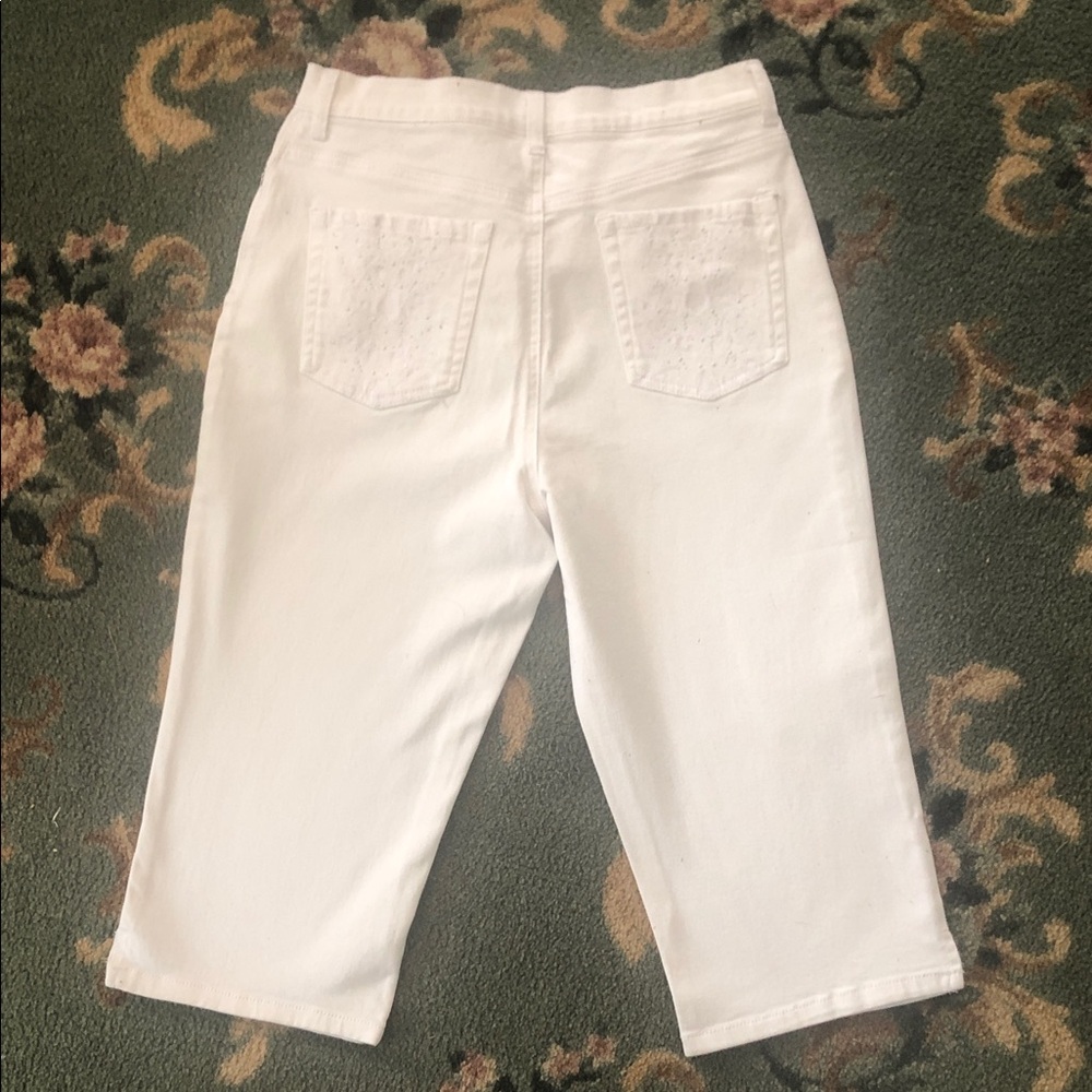 Gloria Vanderbilt Bright White All-Around Slimming Effect Amanda Capris Size 8 - Picture 2 of 7